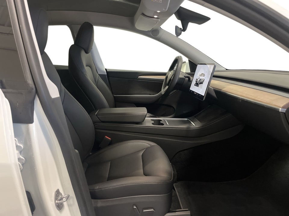 Tesla Model Y Long Range AWD 5d