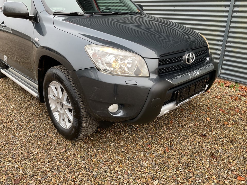 Toyota RAV4 2,0 VVT-i aut. 4x4 Van 5d