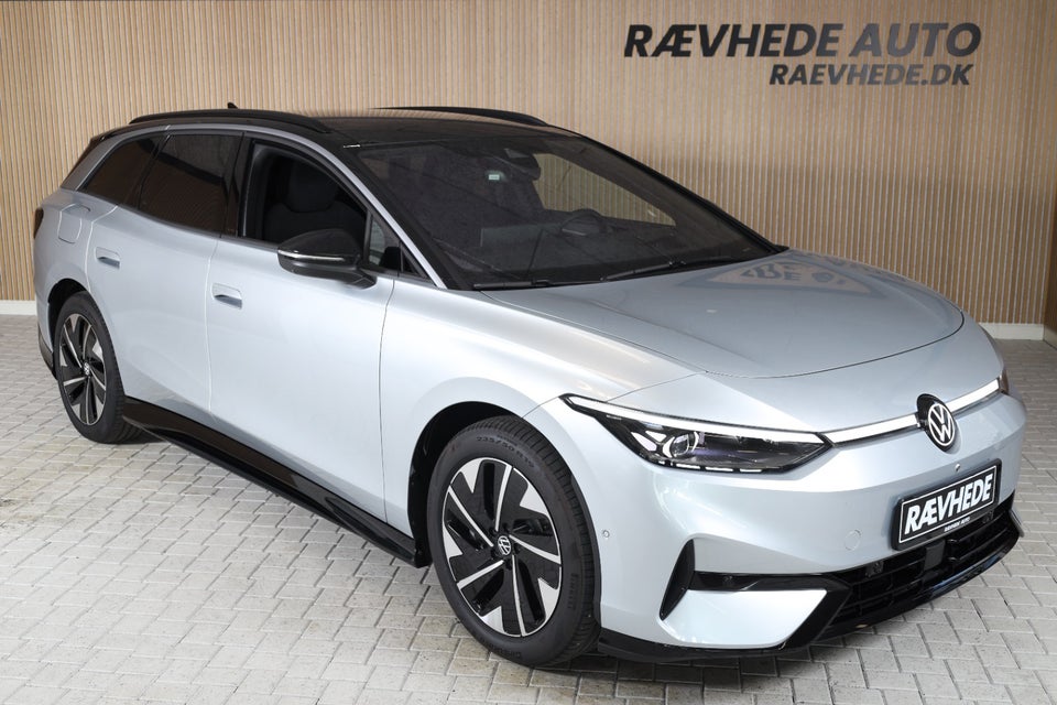 VW ID.7 77 Style+ Tourer 5d