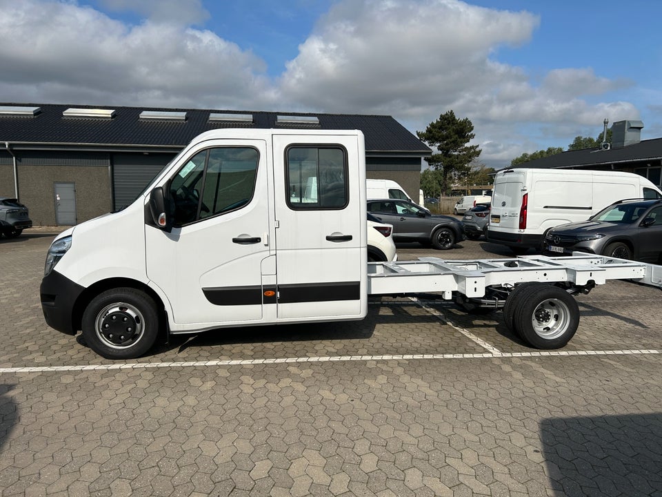 Nissan Interstar 2,3 dCi 165 W3L4 N-Connecta Db.Kab RWD 4d