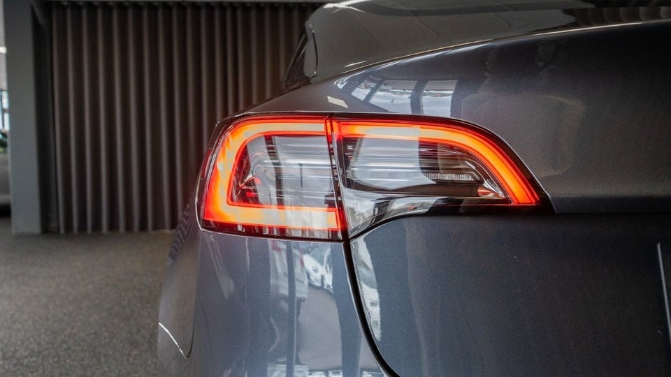 Tesla Model 3 Long Range AWD 4d