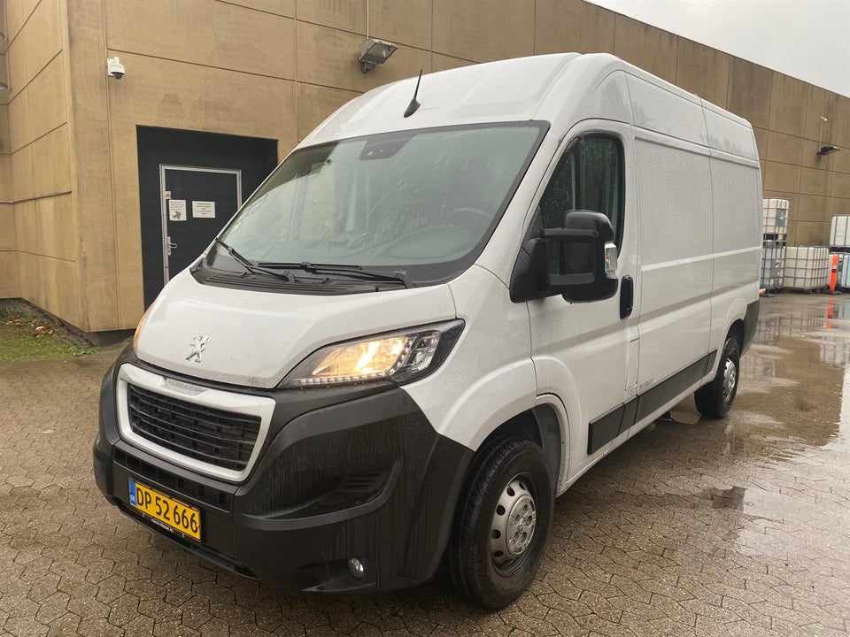 Peugeot Boxer 333 2,2 BlueHDi 140 L2H2 Premium