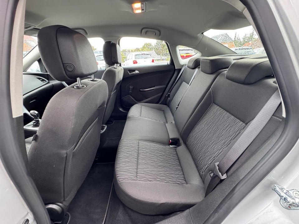 Opel Astra 1,4 T 140 Enjoy 4d