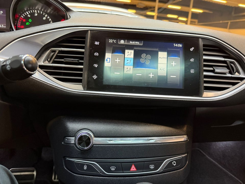Peugeot 308 1,6 BlueHDi 120 Allure Sky SW EAT6 5d