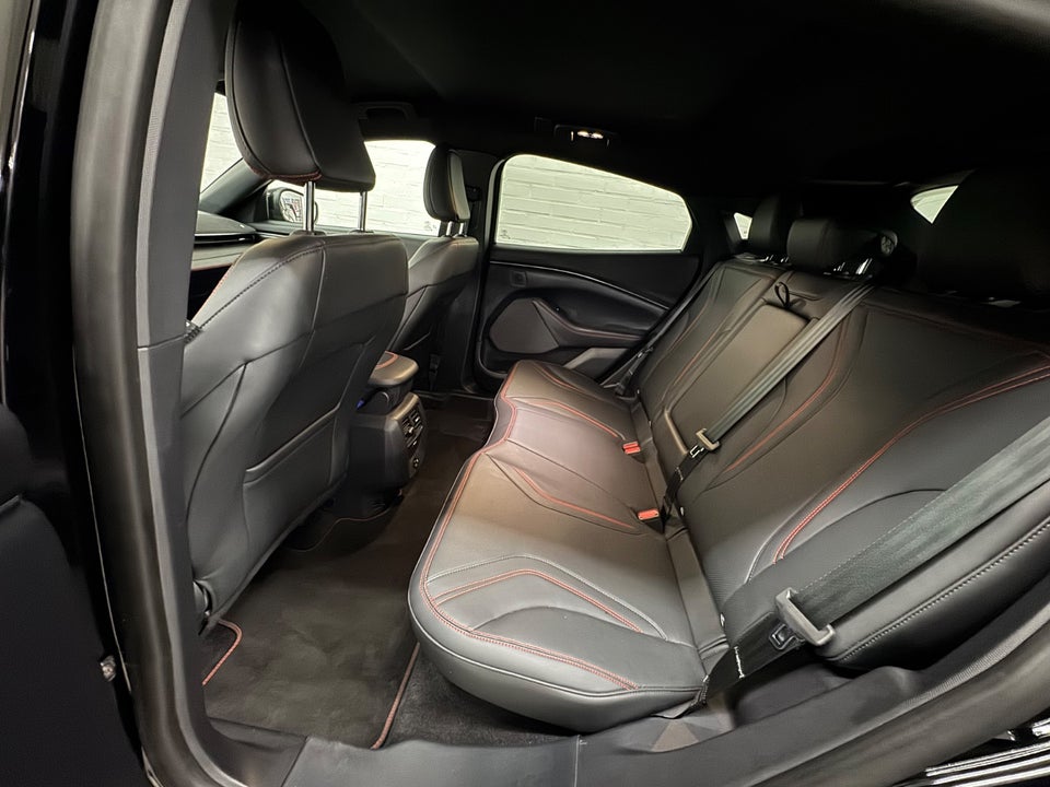 Ford Mustang Mach-E 70 Standard Range AWD 5d