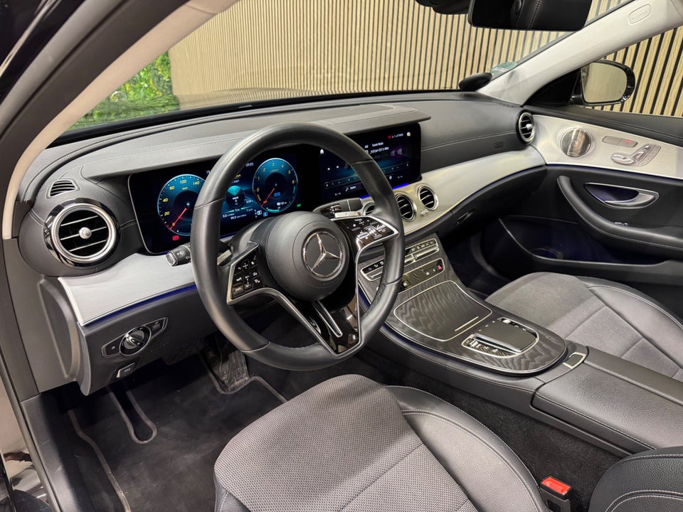 Mercedes E300 de 2,0 AMG Line stc. aut. 5d