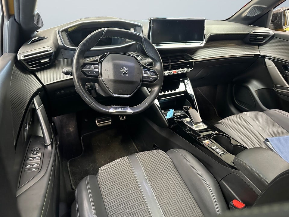 Peugeot e-208 50 GT 5d