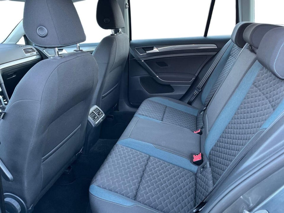 VW Golf VII 1,6 TDi 115 IQ.Drive Variant DSG 5d