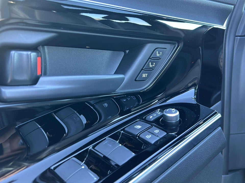 Toyota bZ4X Executive AWD 5d