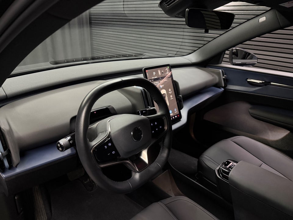 Volvo EX30 Standard Range Core 5d