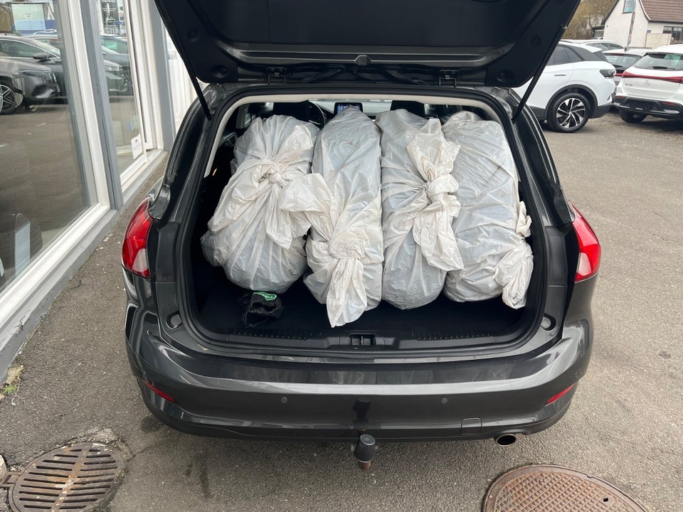 Ford Focus 1,0 EcoBoost Titanium Business 5d