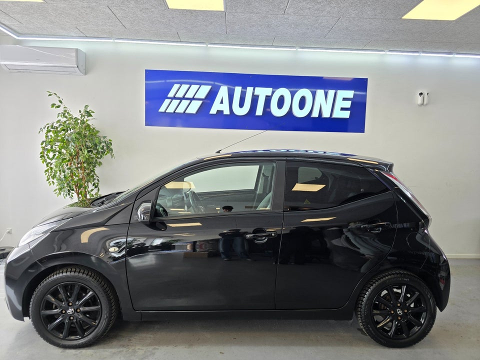 Toyota Aygo 1,0 VVT-i x-play 5d