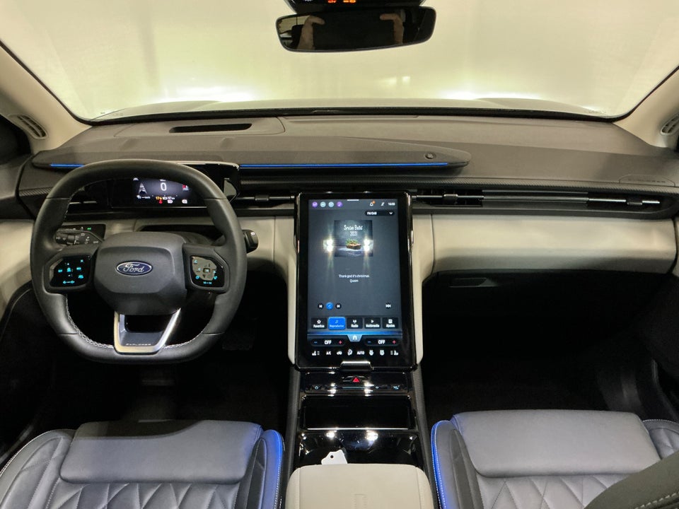 Ford Explorer 82 Premium Extended Range 5d