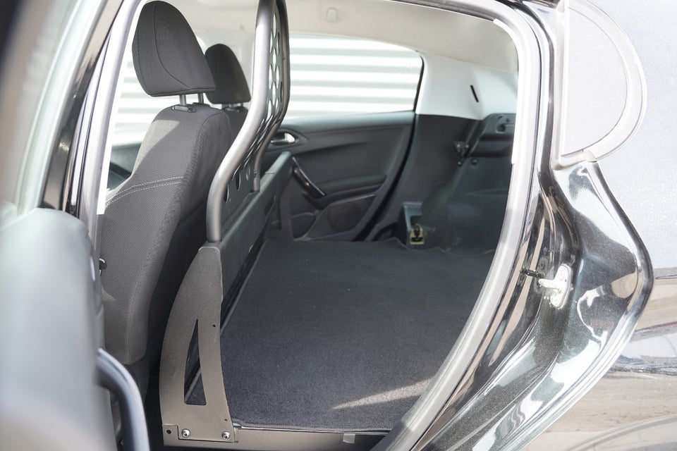 Peugeot 208 1,6 e-HDi 92 Active Van 5d