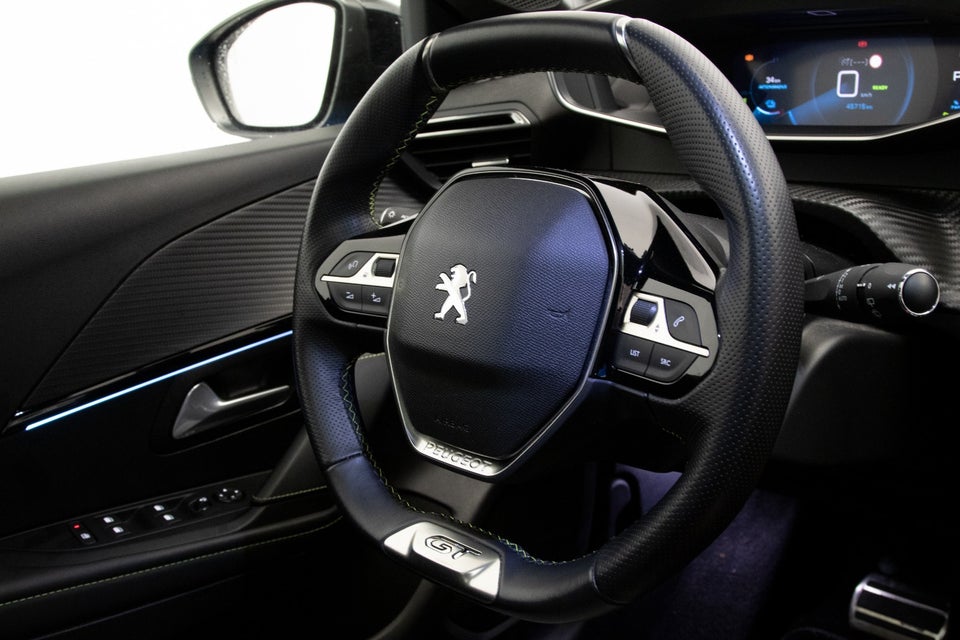 Peugeot e-208 50 GT Sky 5d