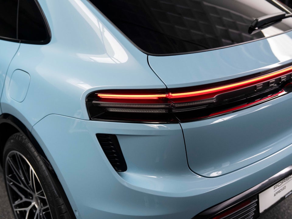 Porsche Macan Turbo 5d