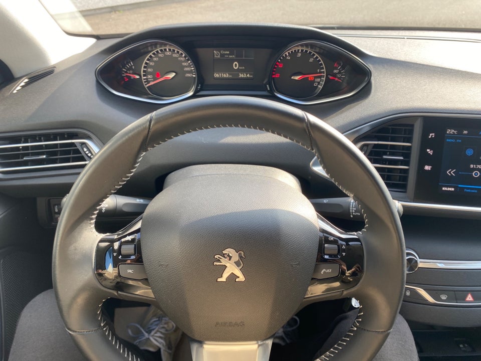 Peugeot 308 1,5 BlueHDi 130 Style 5d