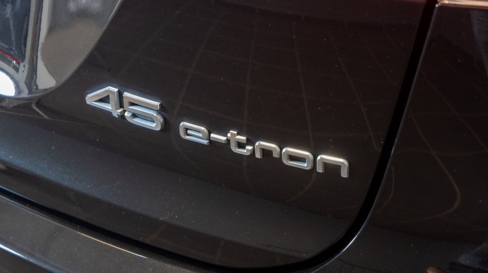 Audi Q4 e-tron 45 S-line 5d