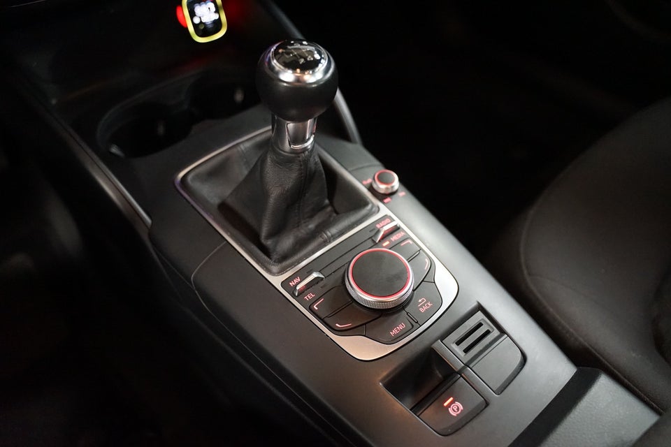 Audi A3 1,6 TDi 110 Attraction 3d