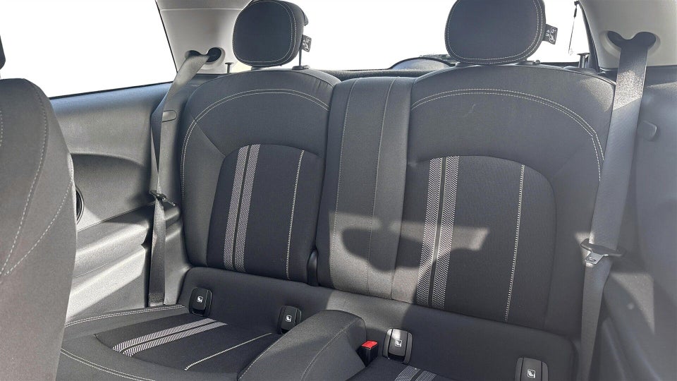 MINI Cooper SE Essential 3d