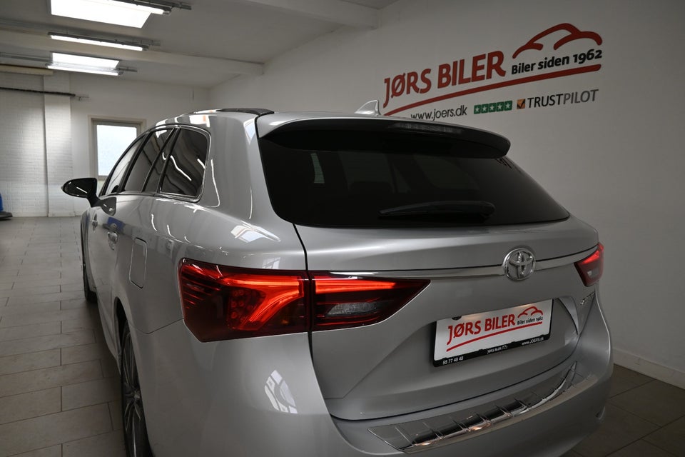 Toyota Avensis 1,8 VVT-i T2 Selected Touring Sports MDS 5d