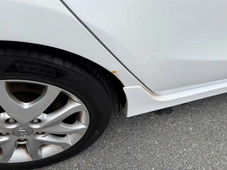 Hyundai i30 1,6 CRDi 90 Classic 5d