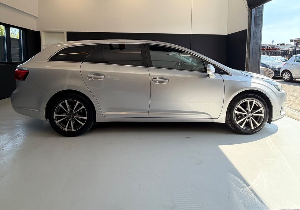 Toyota Avensis 1,8 VVT-i T2 Touch stc. 5d