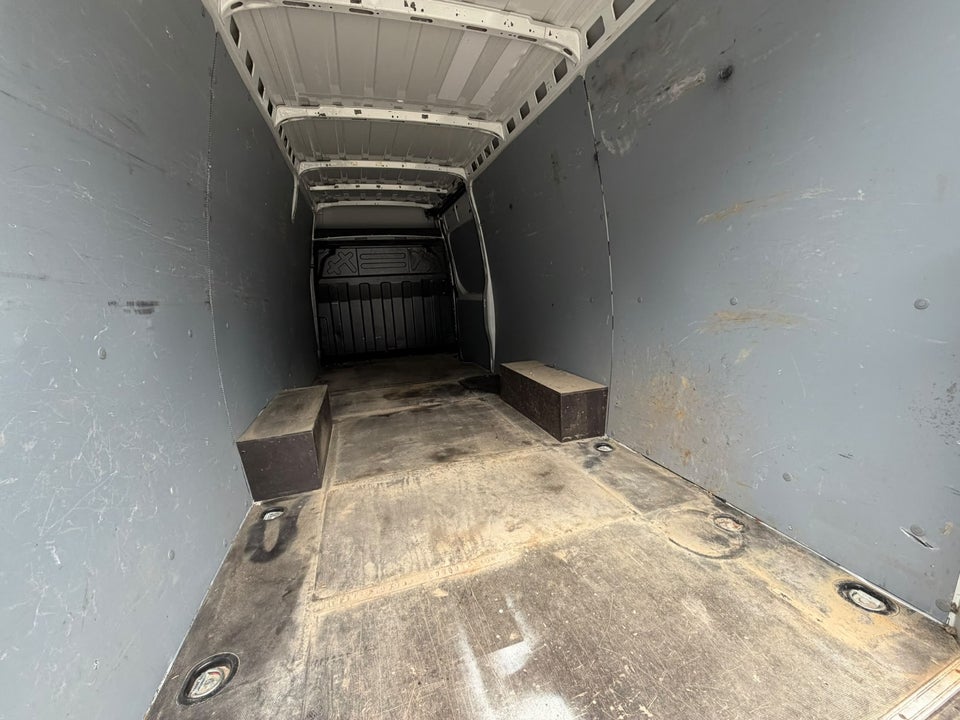 Iveco Daily 2,3 35S16 16m³ Van AG8