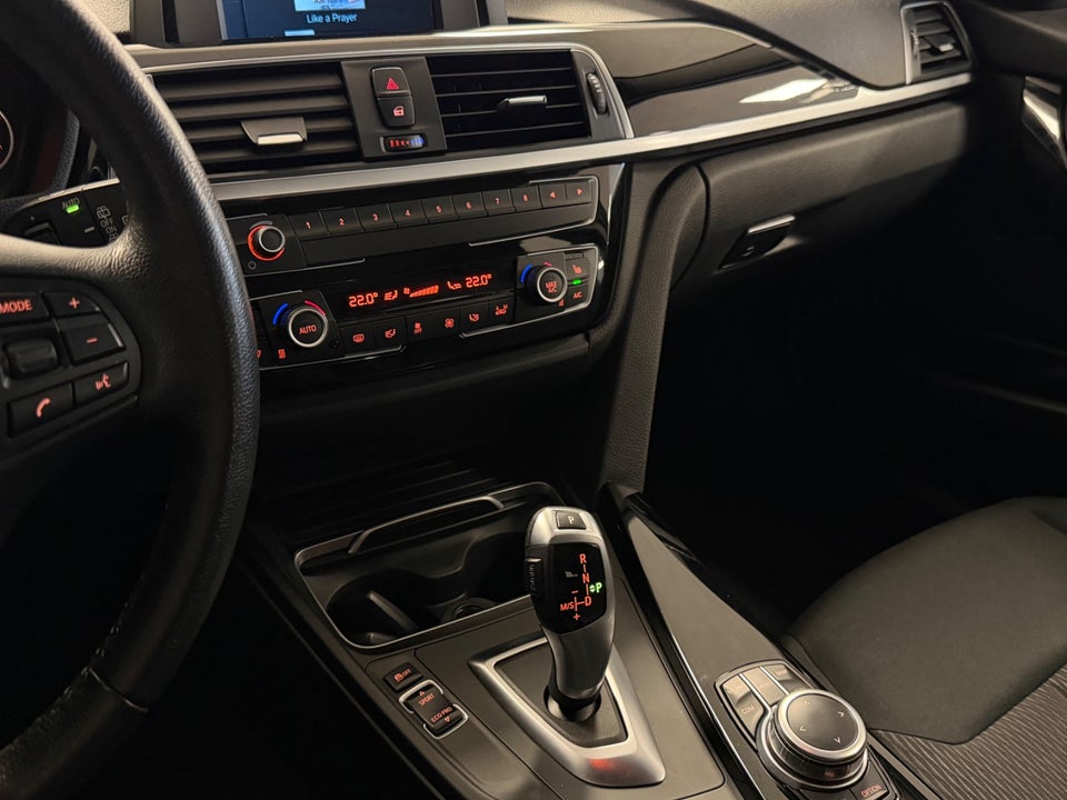 BMW 320i 2,0 Touring Advantage aut. 5d