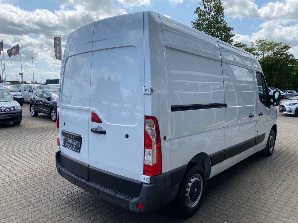 Renault Master IV T33 2,3 dCi 135 L2H2 Kassevogn