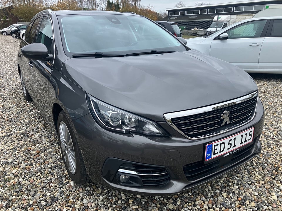 Peugeot 308 1,2 PureTech 130 Selection Sky SW 5d