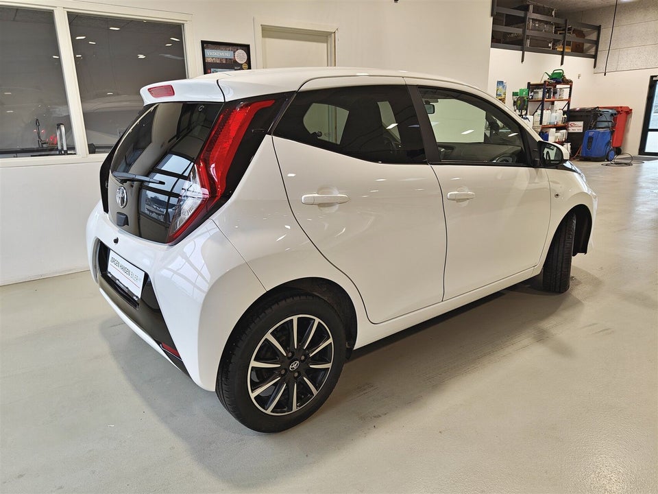 Toyota Aygo 1,0 VVT-i x-pression 5d