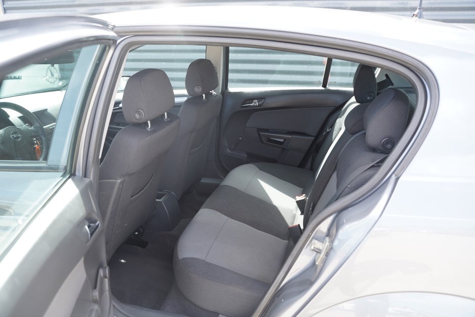 Opel Astra 1,4 16V Enjoy 5d