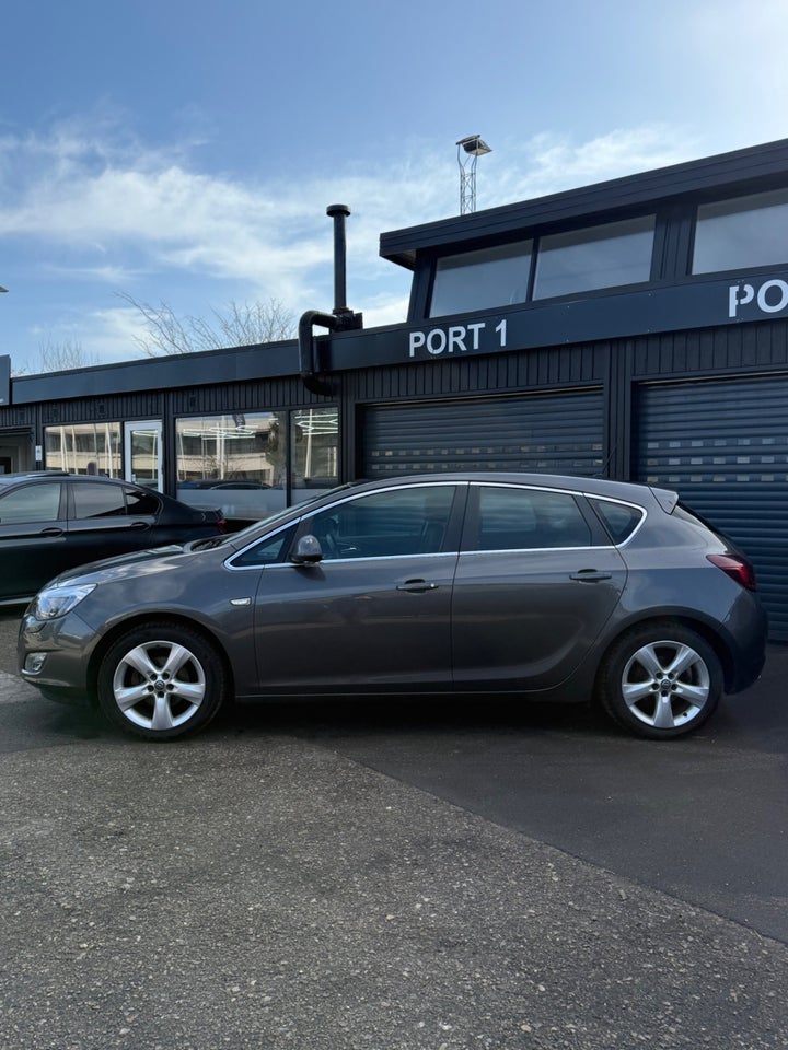 Opel Astra 1,4 T 140 Sport 5d