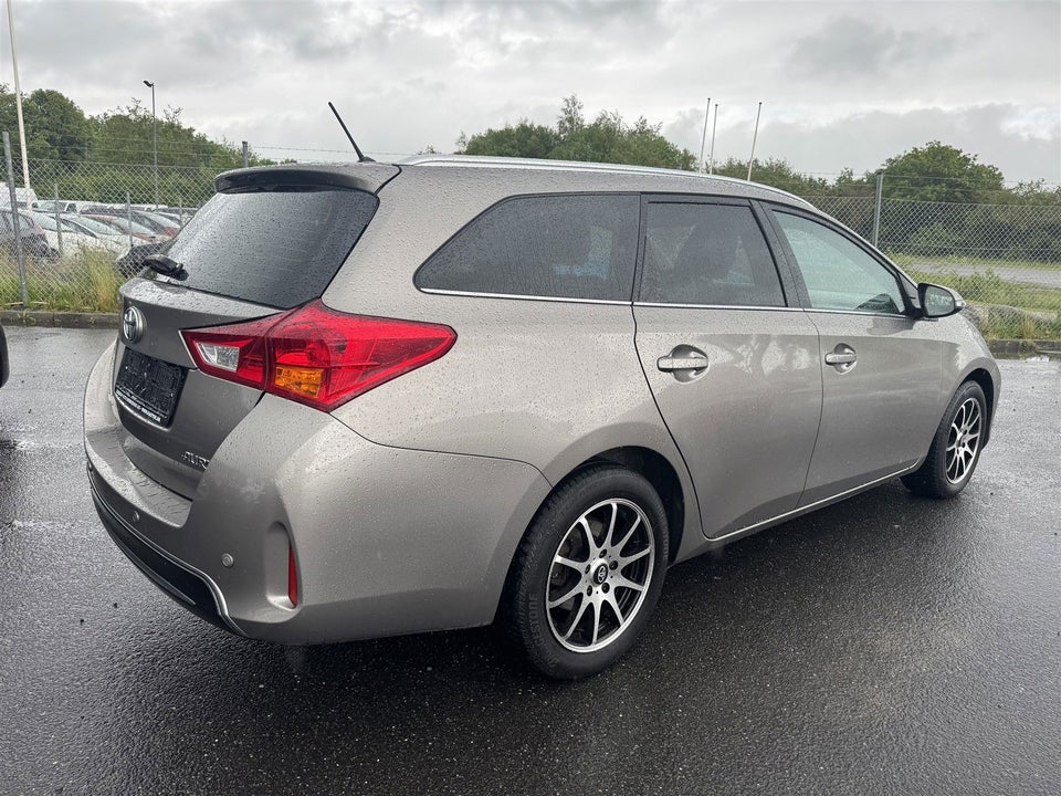 Toyota Auris 1,6 T2 Touring Sports 5d