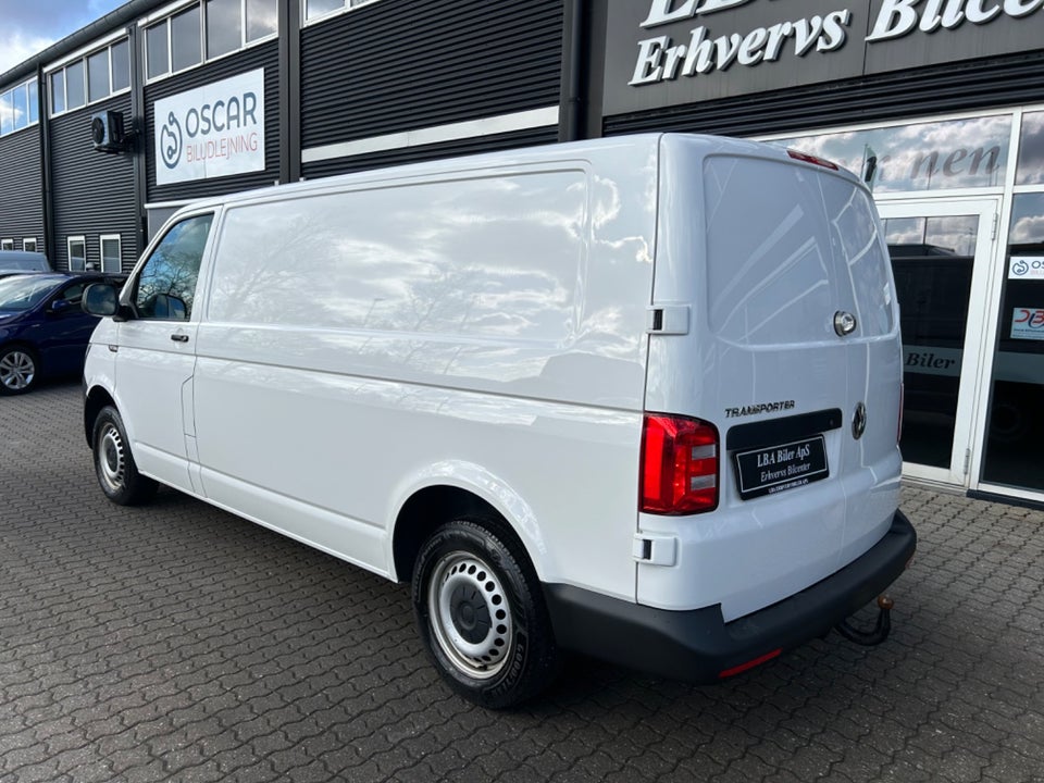 VW Transporter 2,0 TDi 102 Kassevogn lang