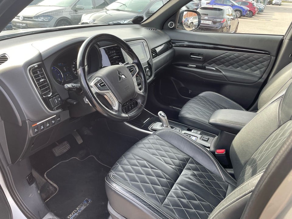 Mitsubishi Outlander 2,4 PHEV Instyle CVT 4WD 5d