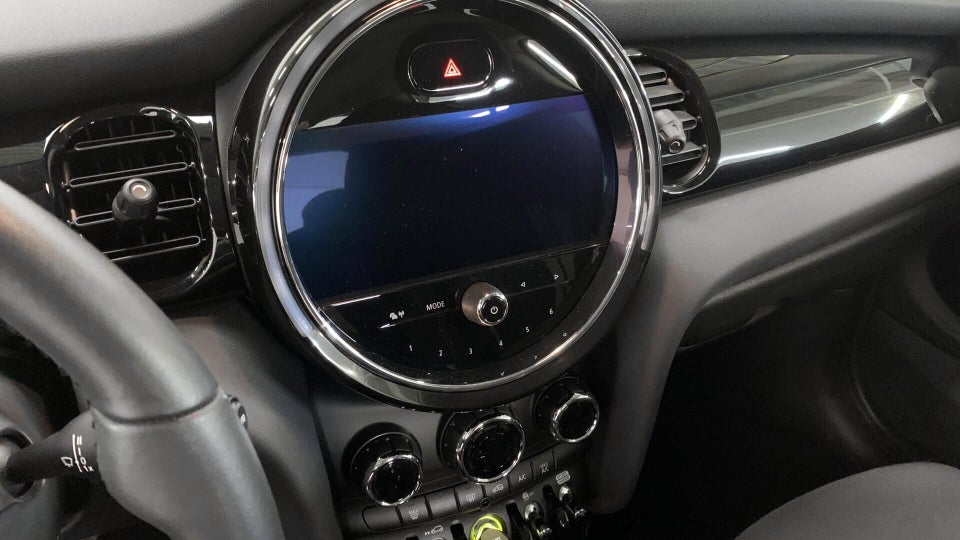 MINI Cooper SE Essential 3d