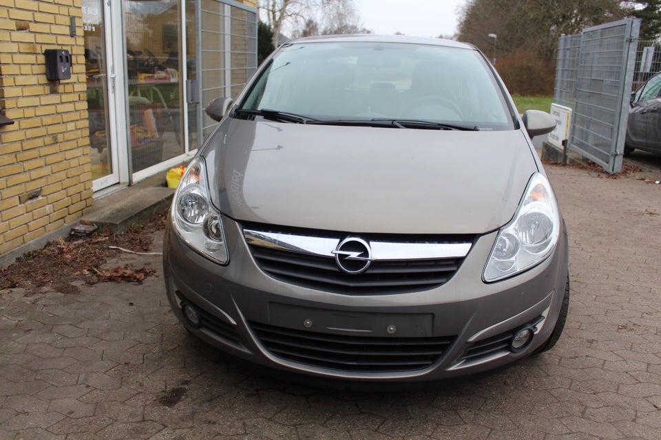 Opel Corsa 1,2 16V Cosmo 5d