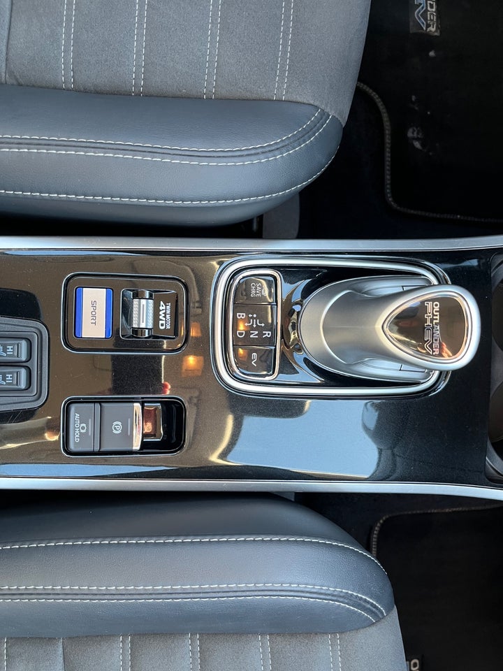Mitsubishi Outlander 2,4 PHEV Intense CVT 4WD 5d