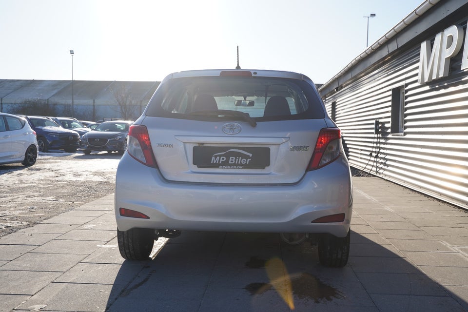 Toyota Yaris 1,0 VVT-i T2 5d