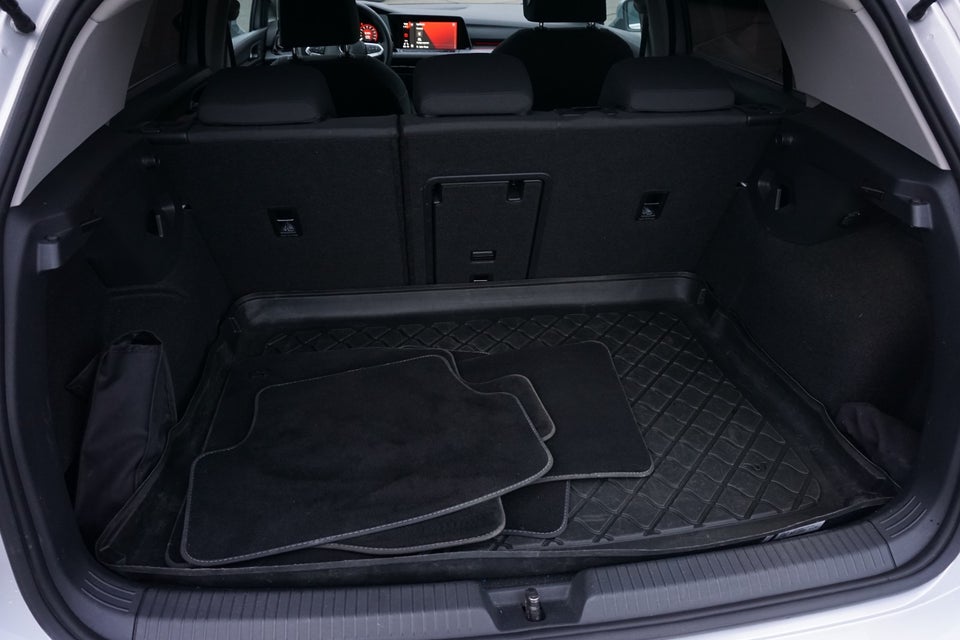 VW Golf VIII 1,4 eHybrid DSG 5d