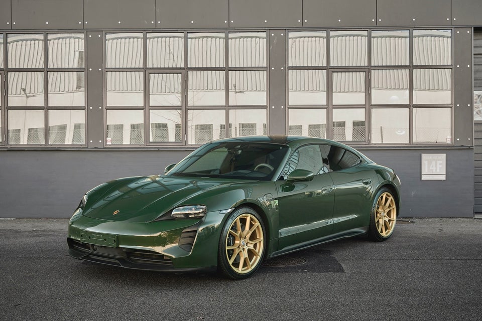 Porsche Taycan GTS Performance+  4d