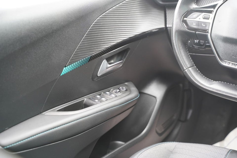 Peugeot 208 1,5 BlueHDi 100 Allure Sky 5d