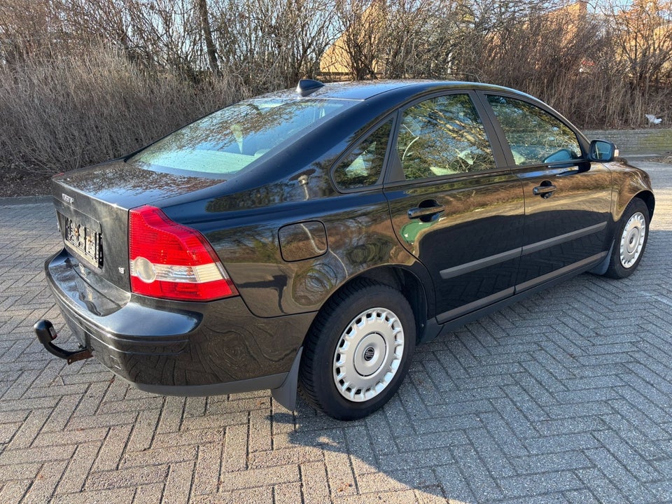 Volvo S40 1,8 Kinetic 4d