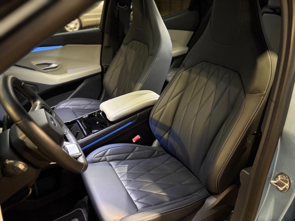 Ford Explorer 79 Premium Extended Range AWD 5d