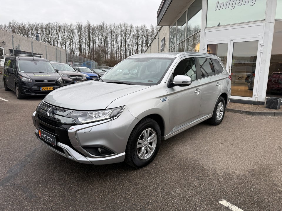 Mitsubishi Outlander 2,4 PHEV Invite CVT 4WD 5d