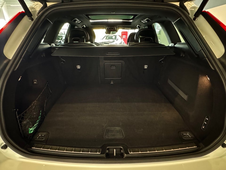 Volvo XC60 2,0 T8 407 R-Design aut. AWD 5d