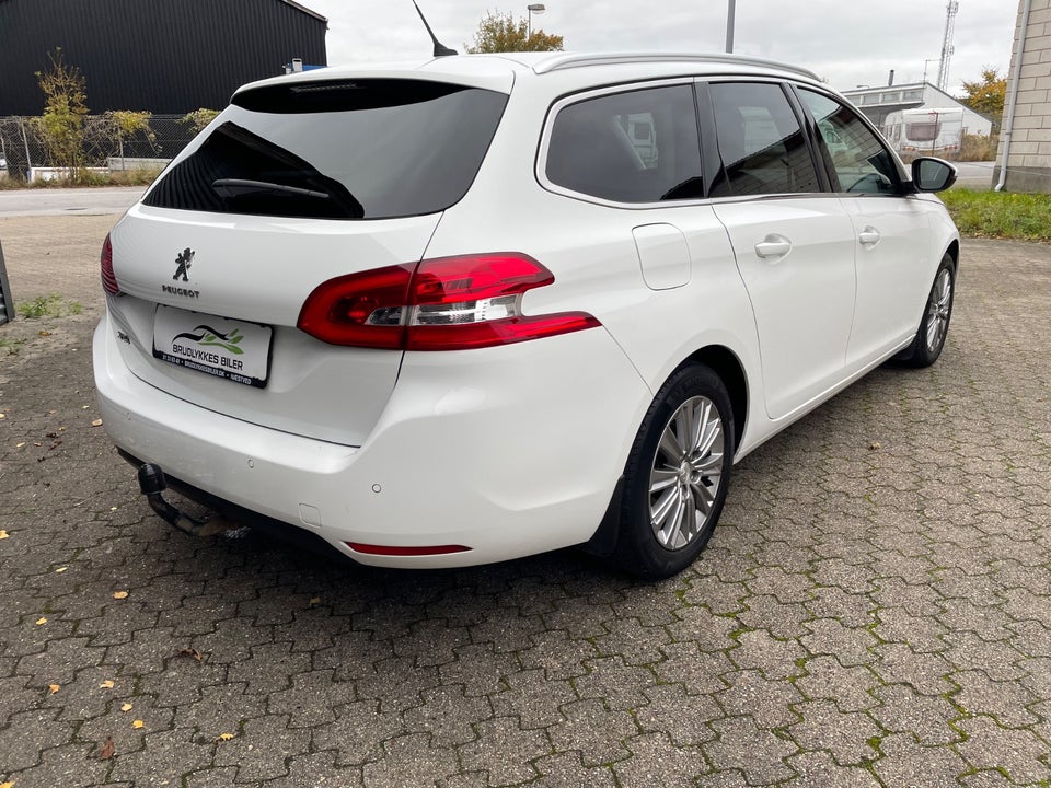 Peugeot 308 1,5 BlueHDi 130 Evolution SW EAT8 5d