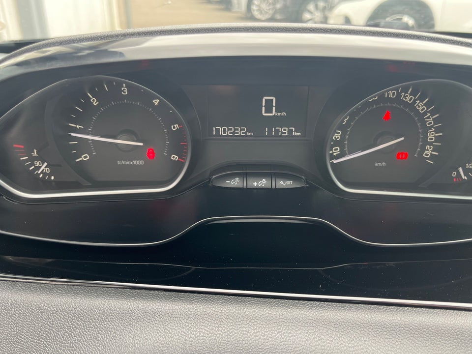 Peugeot 208 1,5 BlueHDi 100 Allure Sky 5d